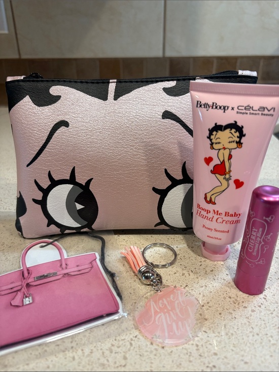 Betty Boop Handbags - Betty Boop Pink and Black Cosmetic Pouch with 4 Piece Beauty Set